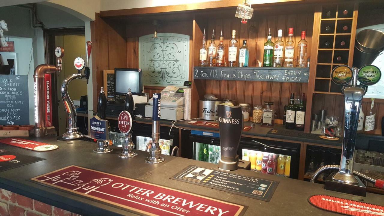 ホテル The Red Lion Heytesbury エクステリア 写真